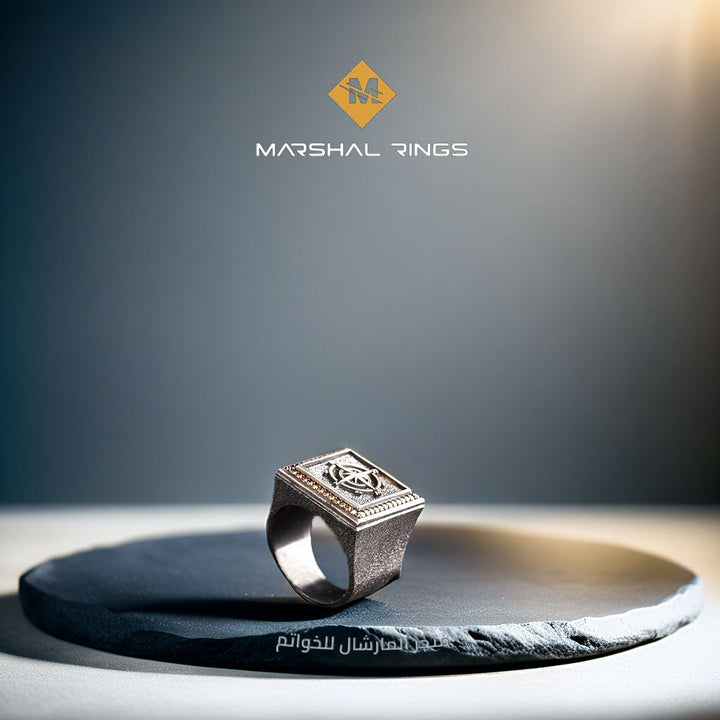 خاتم فضة رجالي 925 مرصع بحجر صغير ضمن إطار مربع على شكل البوصلة - متجر المارشال للخواتم الرجالية 2