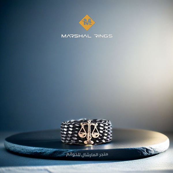 خاتم فضة رجالي 925 مزين بتصميم ميزان العدل الكلاسيكي - متجر المارشال للخواتم الرجالية 1