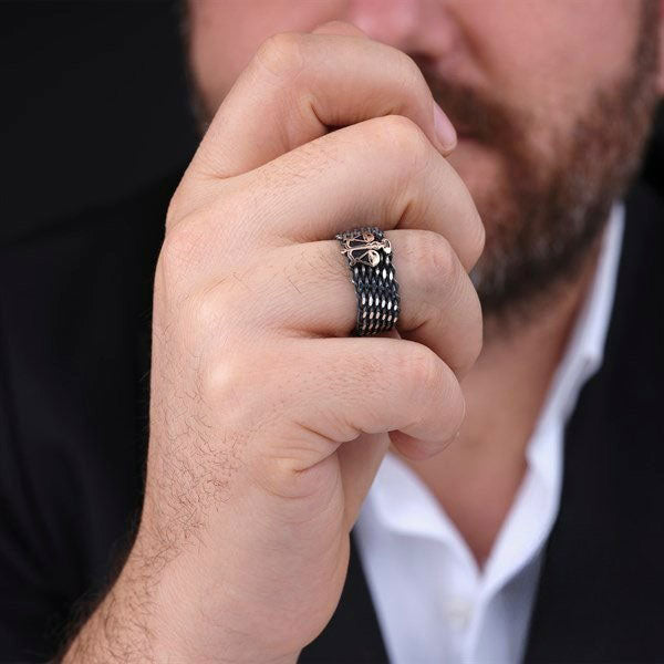 خاتم فضة رجالي 925 مزين بتصميم ميزان العدل الكلاسيكي - متجر المارشال للخواتم الرجالية 3