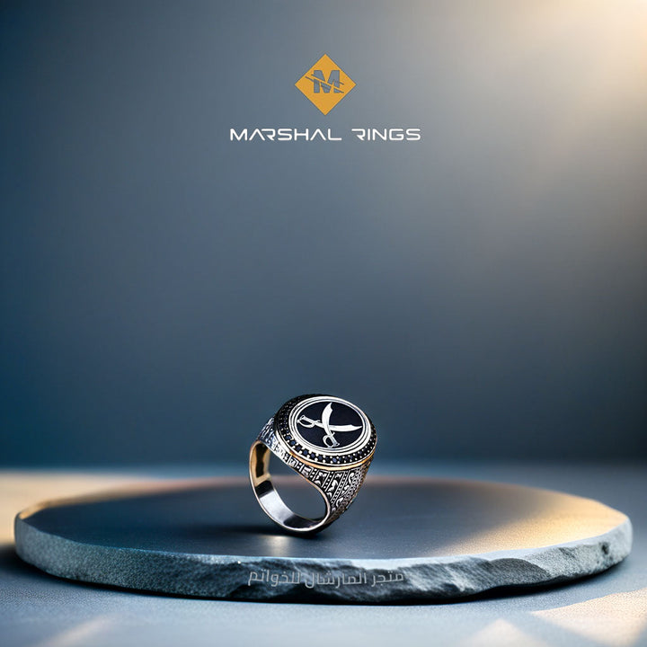 خاتم فضة رجالي 925 بإطار بيضاوي منقوش يدوياً يحمل نقش السيف الكلاسيكي - متجر المارشال للخواتم الرجالية 1