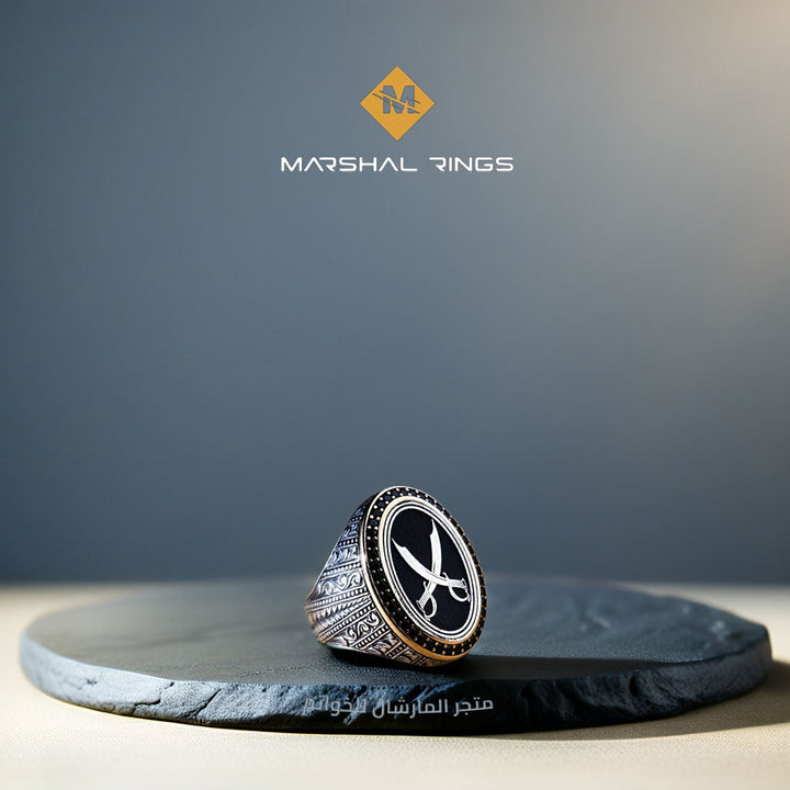 خاتم فضة رجالي 925 بإطار بيضاوي منقوش يدوياً يحمل نقش السيف الكلاسيكي - متجر المارشال للخواتم الرجالية 2