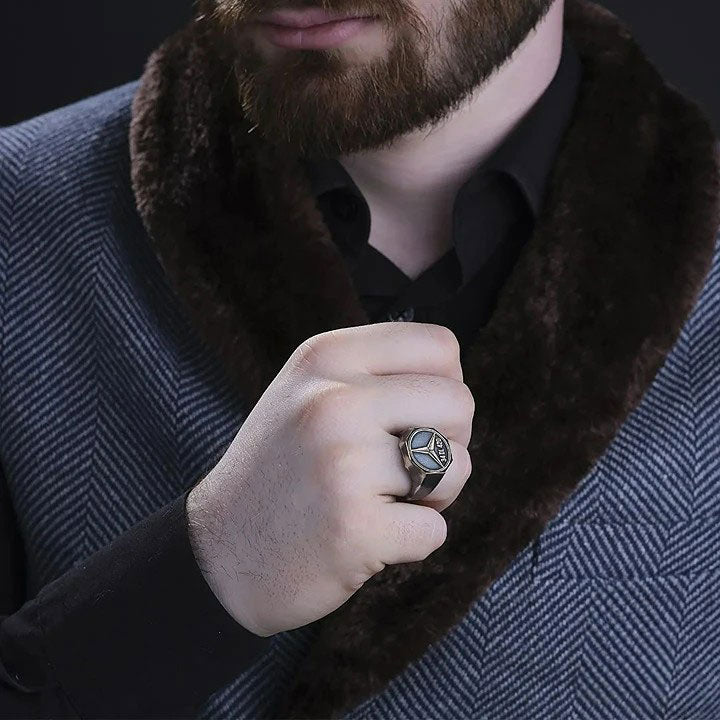 خاتم فضة رجالي 925 منقوش شعار مرسيدس - متجر المارشال للخواتم الرجالية 3