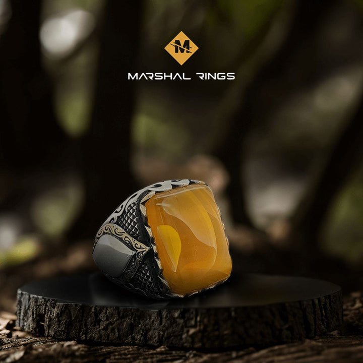 خاتم فضة رجالي 925 مرصع بحجر عنبر أصفر بتصميم هندسي فريد - متجر المارشال للخواتم الرجالية 1