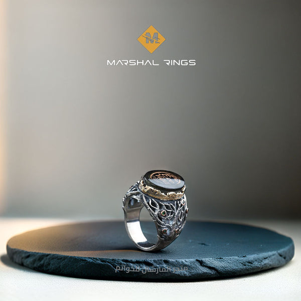 خاتم فضة رجالي 925 مرصع بحجر الكهرمان الطبيعي مزين بإطار فاخر - متجر المارشال للخواتم الرجالية 1