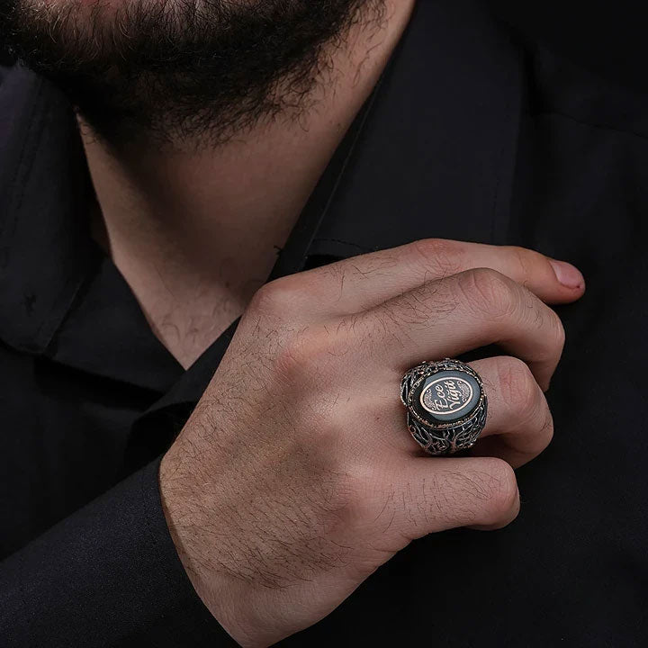 خاتم فضة رجالي 925 مرصع بحجر الكهرمان الطبيعي مزين بإطار فاخر - متجر المارشال للخواتم الرجالية 3