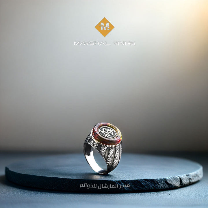 خاتم فضة رجالي 925 بحجر كهرمان مزدوج اللون محفور عليه حرف مميز بتصميم أنيق - متجر المارشال للخواتم الرجالية 2