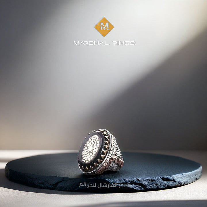 خاتم فضة رجالي 925 مرصع بحجر الكهرمان الأسود مزين بنجمة سلجوقية منقوشة يدويًا - متجر المارشال للخواتم الرجالية 2