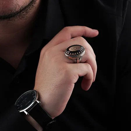 خاتم فضة رجالي 925 مرصع بحجر الكهرمان الأسود مزين بنجمة سلجوقية منقوشة يدويًا - متجر المارشال للخواتم الرجالية 3