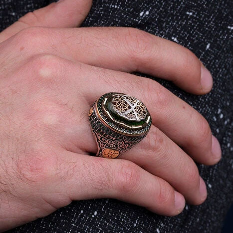 خاتم فضة رجالي 925 مرصح بحجر الكهرمان مزين بنقش سيف ذو الفقار  - متجر المارشال للخواتم الرجالية 3