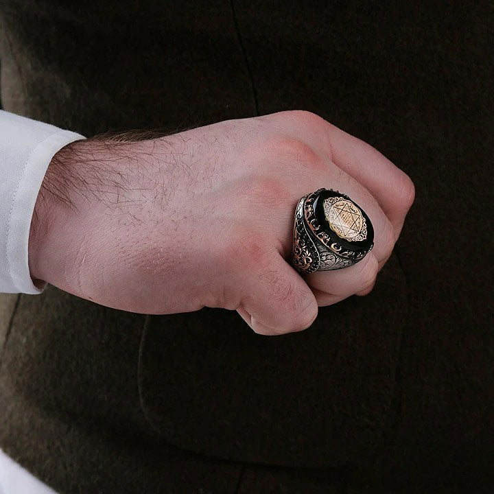 خاتم فضة رجالي 925 مرصع بحجر الكهرمان إطار مزين بزخارف النسر والهلال السلجوقي - متجر المارشال للخواتم الرجالية 3