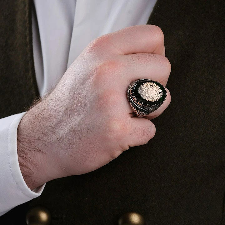 خاتم فضة رجالي 925 مرصع بحجر الكهرمان إطار مزين بزخارف النسر والهلال السلجوقي - متجر المارشال للخواتم الرجالية 4