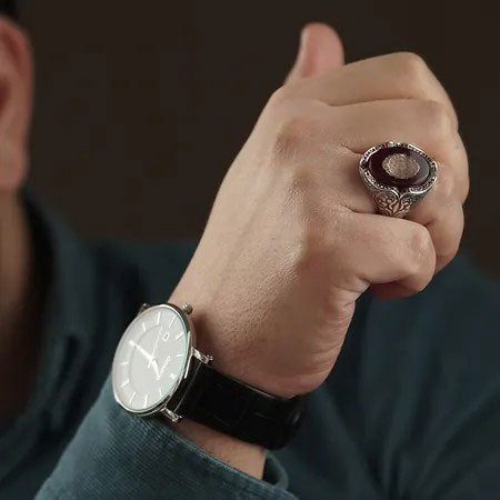 خاتم فضة رجالي 925 مرصع بحجر الكهرمان الناري مزين بنقش سورة الإنشراح - متجر المارشال للخواتم الرجالية 3