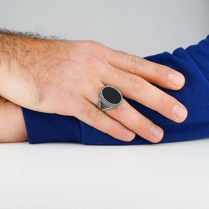 خاتم فضة رجالي  925 مرصع بالأونيكس الأسود - متجر المارشال للخواتم الرجالية 2