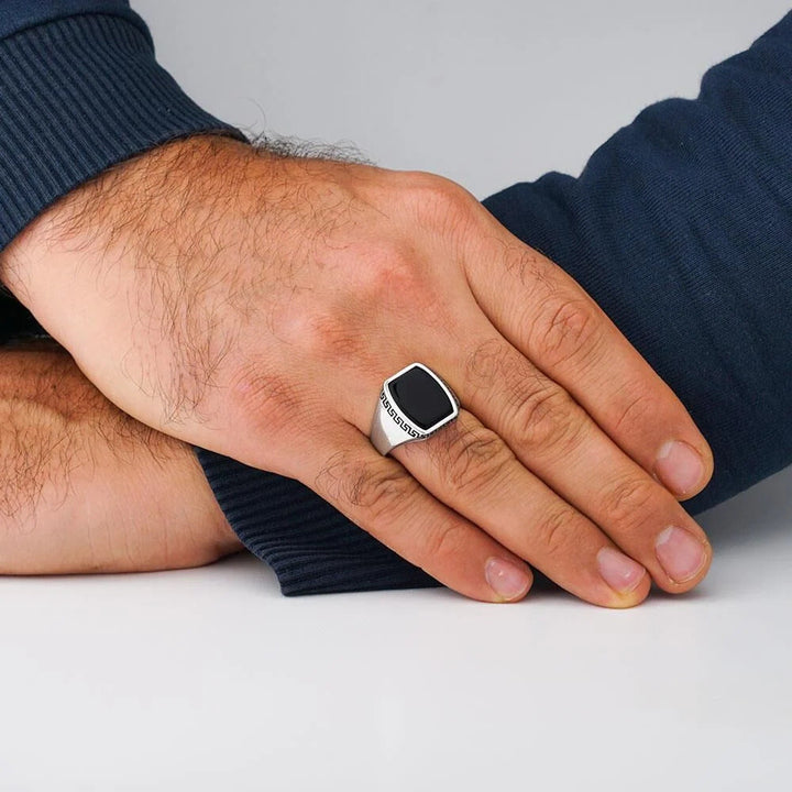 خاتم فضة رجالي  925 مرصع بالأونيكس الأسود بتصميم تراثي فريد - متجر المارشال للخواتم الرجالية 2