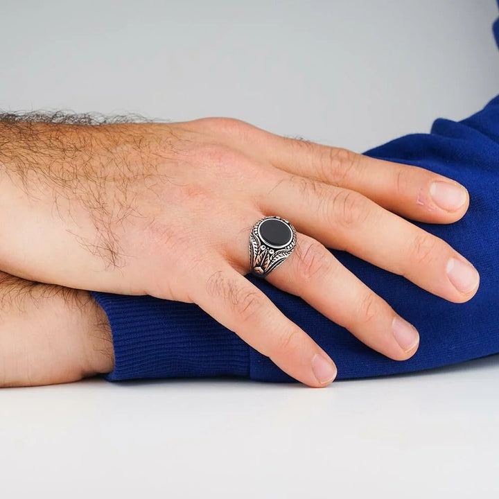 خاتم فضة رجالي  925 مرصع بالأونيكس الأسود بتصميم هندسي فريد - متجر المارشال للخواتم الرجالية 2