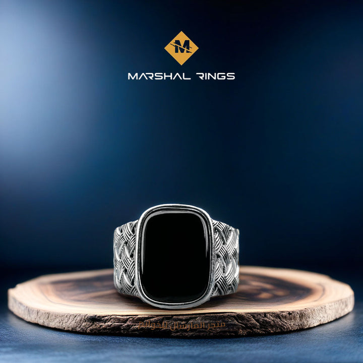 خاتم فضة رجالي بنقش فضي متقن مرصع بحجر أونيكس أسود مستطيل  - متجر المارشال للخواتم الرجالية 2