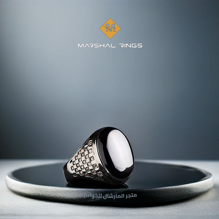 خاتم فضة رجالي 925 مرصع بحجر الأونيكس الأسود بتصميم عصري - متجر المارشال للخواتم الرجالية 1