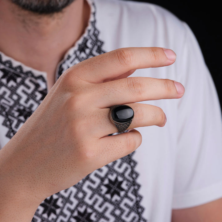 خاتم فضة رجالي 925 مرصع بحجر الأونيكس الأسود بتصميم عصري - متجر المارشال للخواتم الرجالية 3