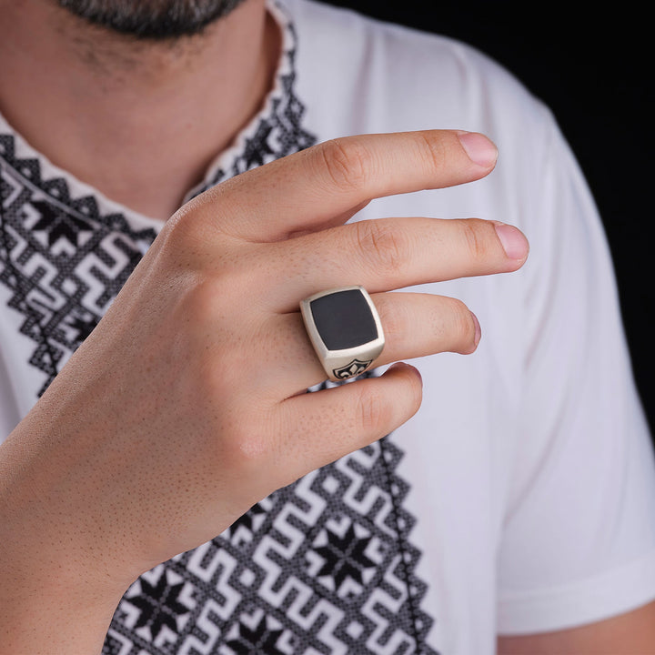 خاتم فضة رجالي 925 مرصع بحجر الأونيكس بتصميم عصري أنيق - متجر المارشال للخواتم الرجالية 3