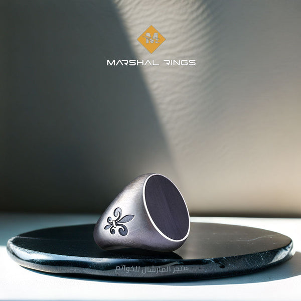 خاتم فضة رجالي 925 مرصع بحجر الأونيكس الأسود ضمن تصميم فاخر - متجر المارشال للخواتم الرجالية 1