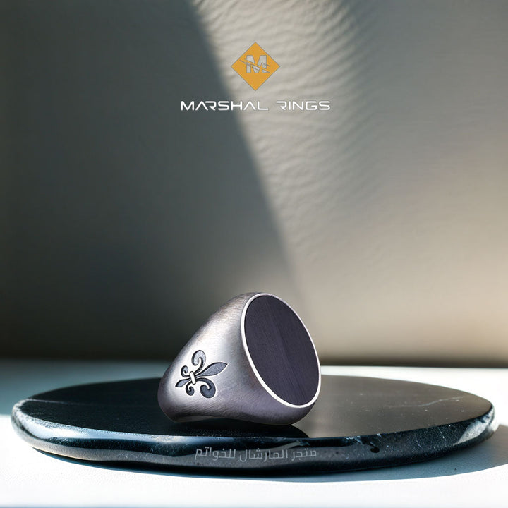 خاتم فضة رجالي 925 مرصع بحجر الأونيكس الأسود ضمن تصميم فاخر - متجر المارشال للخواتم الرجالية 1