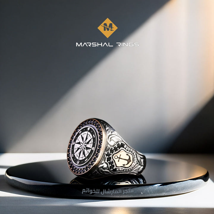 خاتم فضة رجالي 925 منقوش يدوياً بإطار دائري مزين بنقش البوصلة - متجر المارشال للخواتم الرجالية 3