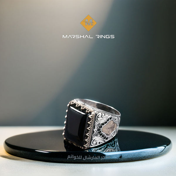 خاتم فضة رجالي 925 مرصع بحجر الأونيكس ضمن إطار مربع صغير منقوش يدوياً - متجر المارشال للخواتم الرجالية 1