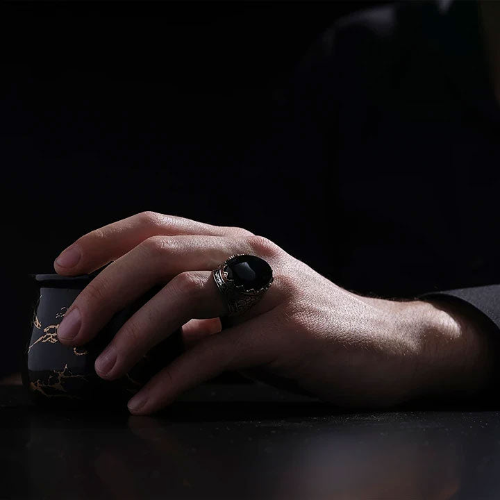 خاتم فضة رجالي 925 مرصع بحجر الأونيكس بتصميم سلطاني راقٍ - متجر المارشال للخواتم الرجالية 6