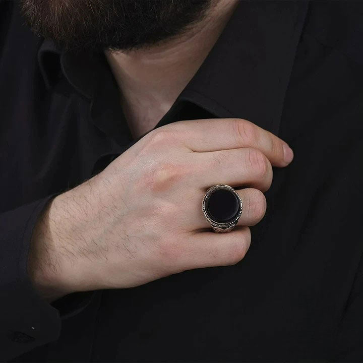 خاتم فضة رجالي 925 مرصع بحجر الأونيكس الأسود بتصميم كلاسيكي - متجر المارشال للخواتم الرجالية 3