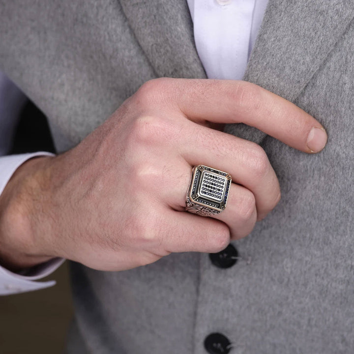 خاتم فضة رجالي 925 مرصع بحجر الأونيكس مع نقش يدوي أنيق - متجر المارشال للخواتم الرجالية 3