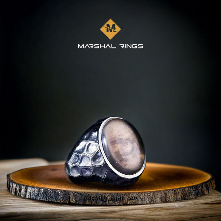 خاتم فضة رجالي بحجر كوارتز  بتصميم قرص العسل - أناقة عصرية وجاذبية (عيار 925) - متجر المارشال للخواتم الرجالية 1
