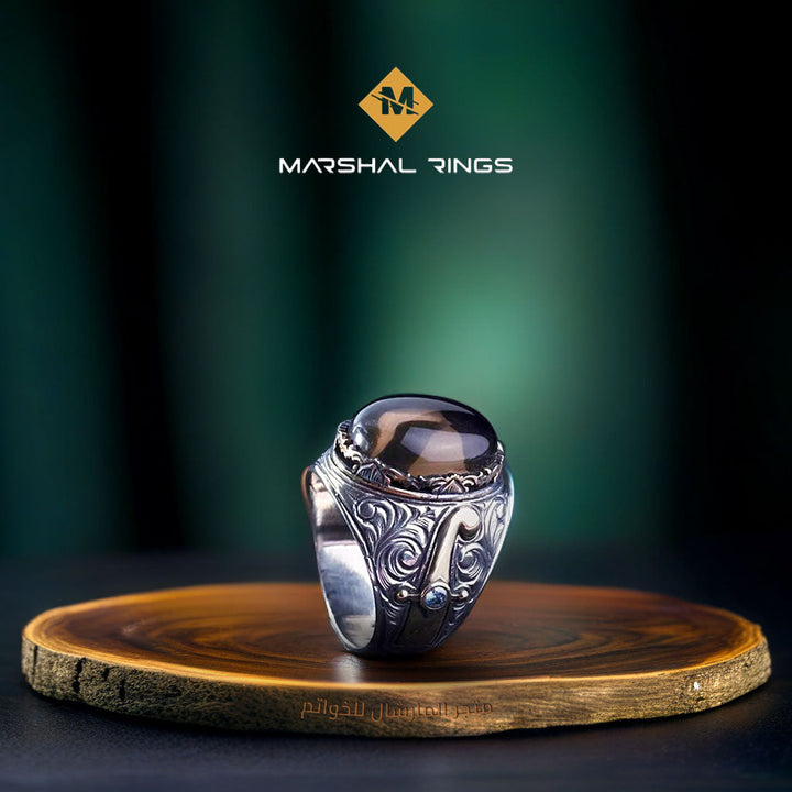 خاتم فضة رجالي فاخر بنقوش فنية وحجر كوارتز - فخامة وأصالة (عيار 925) - متجر المارشال للخواتم الرجالية 2