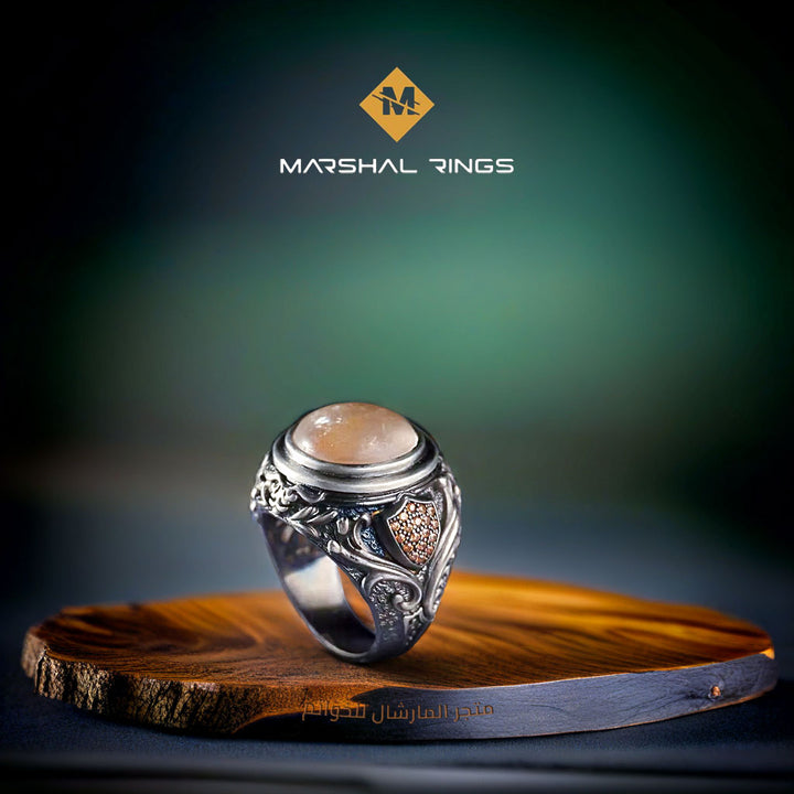 خاتم فضة رجالي فاخر بنقوش فنية وحجر كوارتز - تصميم مميز (عيار 925) - متجر المارشال للخواتم الرجالية 2