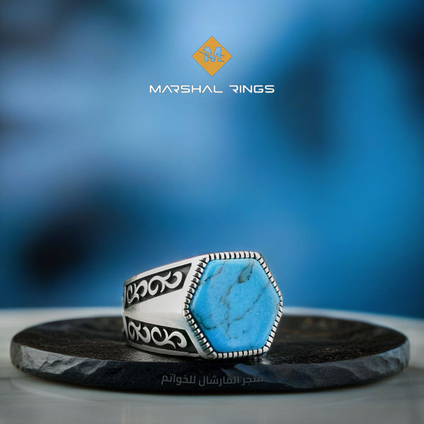 خاتم فضة رجالي 925 مميز بحجر فيروز سداسي وتصميم فضي بنقوش أنيقة  - متجر المارشال للخواتم الرجالية 1