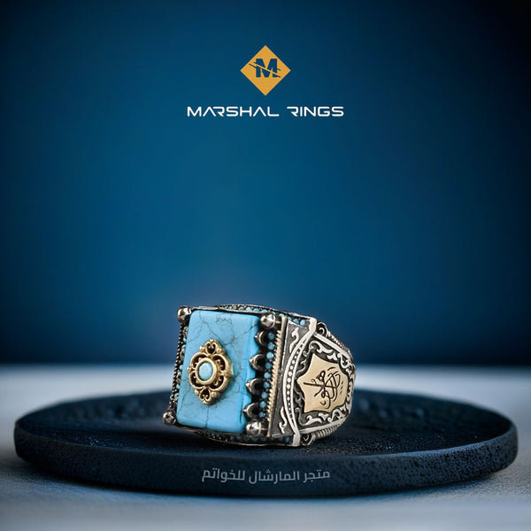 خاتم فضة رجالي 925 مميز بحجر فيروز مربع وتصميم فضي بزخارف عربية - متجر المارشال للخواتم الرجالية 1