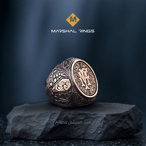 خاتم فضة 925 رجالي مزخرف بفن عربي أصيل وأناقة معاصرة - متجر المارشال للخواتم الرجالية 2