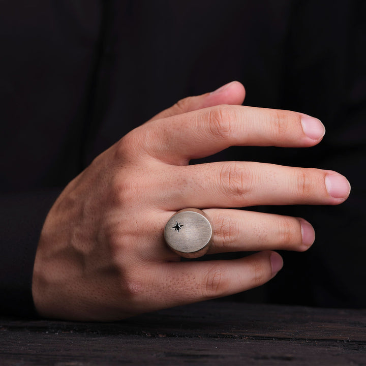 خاتم فضة 925 رجالي دائري الشكل مرصع بحجر زركون ميكرو  - متجر المارشال للخواتم الرجالية 3