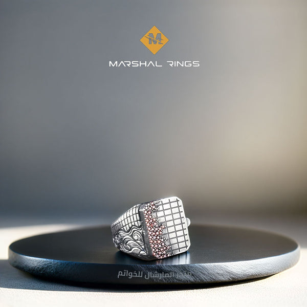 خاتم فضة رجالي مربع التصميم قابل للفتح - قطعة مميزة بنقوش كلاسيكية وإطار مرصع للأسرار - متجر المارشال للخواتم الرجالية 1