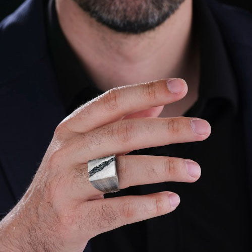 خاتم فضة 925 رجالي مرصع بحجر الزركون الصغير - متجر المارشال للخواتم الرجالية 3