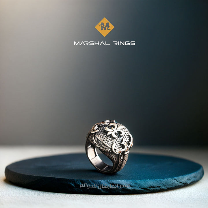 خاتم فضة رجالي عيار 925 تصميم ملكي حفر يدوي دقيق فاخر - متجر المارشال للخواتم الرجالية 2