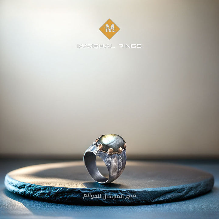 خاتم فضة رجالي 925 مرصع بحجر اللابرادوريت الطبيعي بتصميم جذاب - متجر المارشال للخواتم الرجالية 2