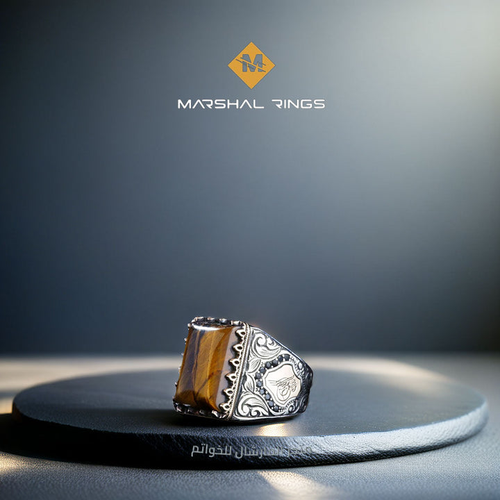 خاتم فضة رجالي 925 مرصع بحجر عين النمر ضمن إطار مربع صغير منقوش يدوياً - متجر المارشال للخواتم الرجالية 1