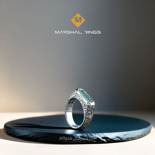 خاتم فضة رجالي 925 مرصع بحجر الفيروز منقوش يدوياً بتفاصيل فنية جانبية راقية - متجر المارشال للخواتم الرجالية 1