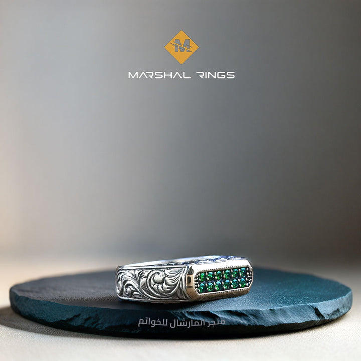 خاتم فضة رجالي 925 مرصع بحجر الفيروز منقوش يدوياً بتفاصيل فنية جانبية راقية - متجر المارشال للخواتم الرجالية 2