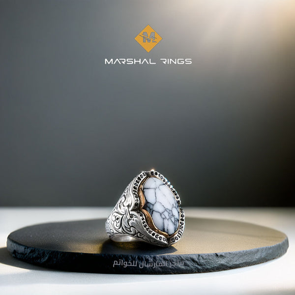 خاتم فضة رجالي 925 مرصع بحجر الفيروز مزين بنقش يدوي وإطار بإحجار الزركون السوداء - متجر المارشال للخواتم الرجالية 1