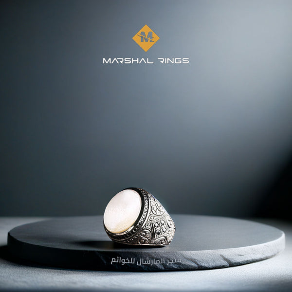 خاتم فضة رجالي 925 مرصع بحجر الصدف الأبيض بتصميم فاخر - متجر المارشال للخواتم الرجالية 1