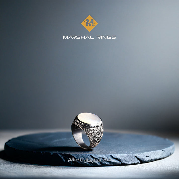 خاتم فضة رجالي 925 مرصع بحجر الصدف الأبيض بتصميم فاخر - متجر المارشال للخواتم الرجالية 2