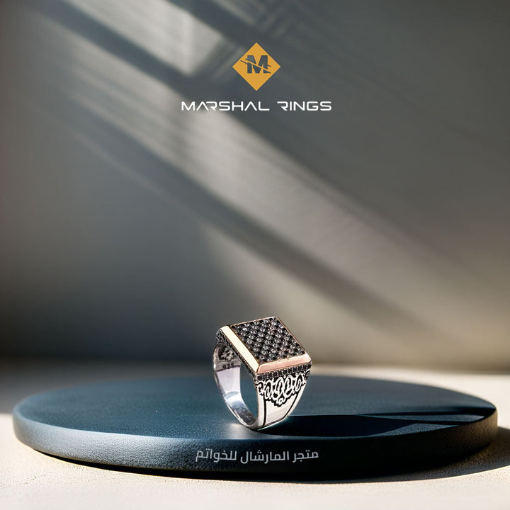 خاتم فضة رجالي 925 مرصع بأحجار الزركون السوداء والبيضاء بتصميم عصري - متجر المارشال للخواتم الرجالية 2