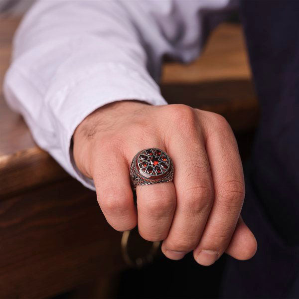 خاتم فضة رجالي 925 مرصع بأحجار الزركون الأحمر بتصميم فاخر - متجر المارشال للخواتم الرجالية 3