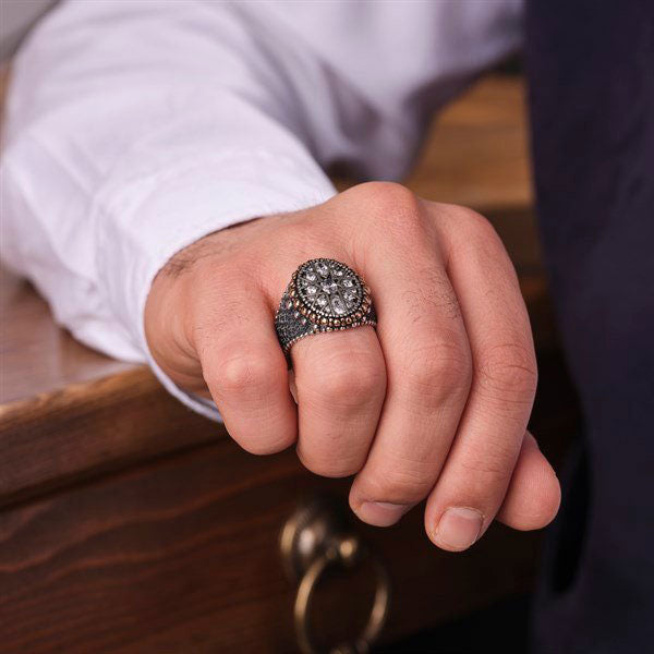 خاتم فضة رجالي 925 مرصع بأحجار الزركون الأبيض مزين بإطار فاخر - متجر المارشال للخواتم الرجالية 3